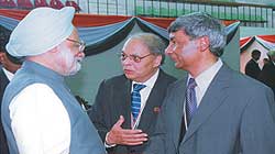 YES PRIME MINISTER: Shaking an arm with India’s PM Manmohan Singh as GOPIO President Inder Singh looks on